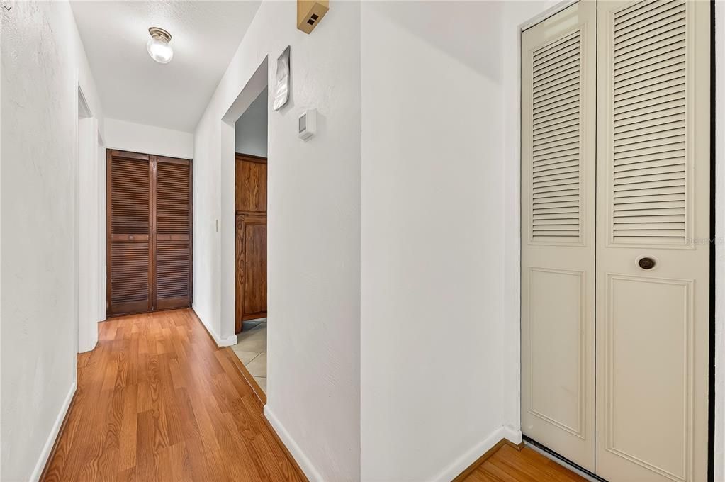 Active With Contract: $239,000 (3 beds, 1 baths, 1195 Square Feet)