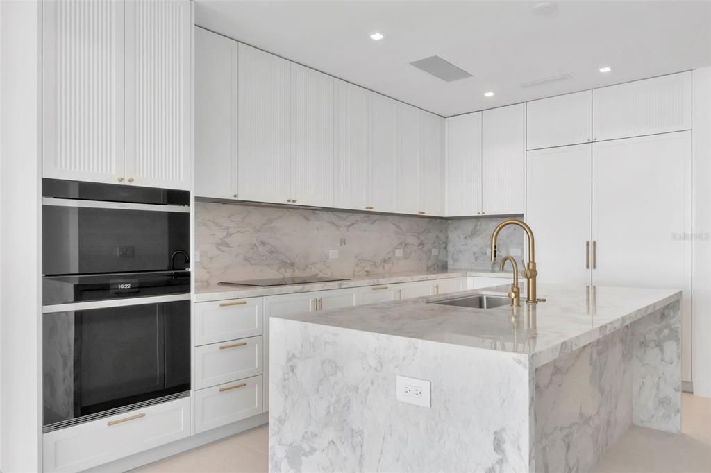 For Sale: $2,599,000 (2 beds, 2 baths, 2305 Square Feet)