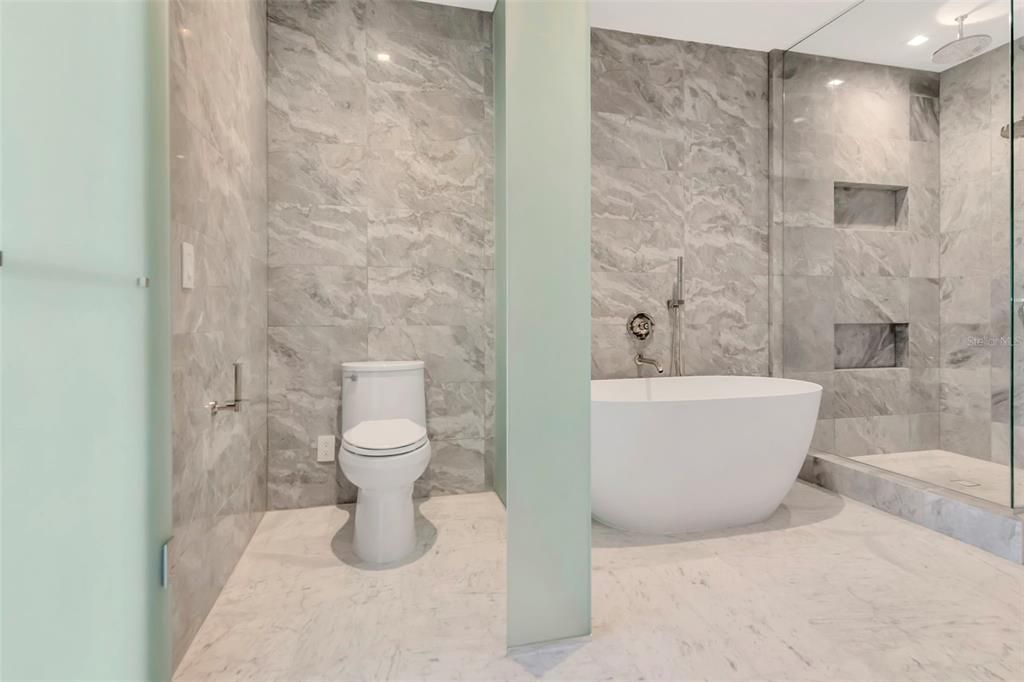 For Sale: $2,599,000 (2 beds, 2 baths, 2305 Square Feet)