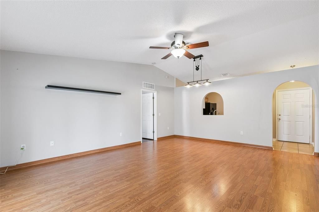 Active With Contract: $329,000 (3 beds, 2 baths, 1312 Square Feet)