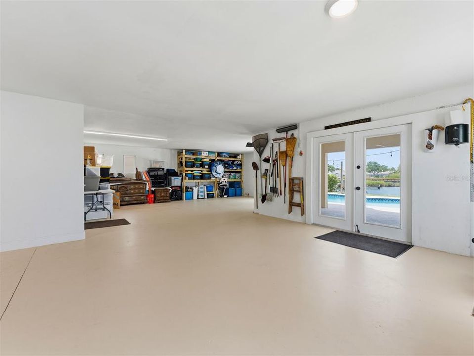 Activo con contrato: $1,025,000 (4 camas, 4 baños, 2215 Pies cuadrados)