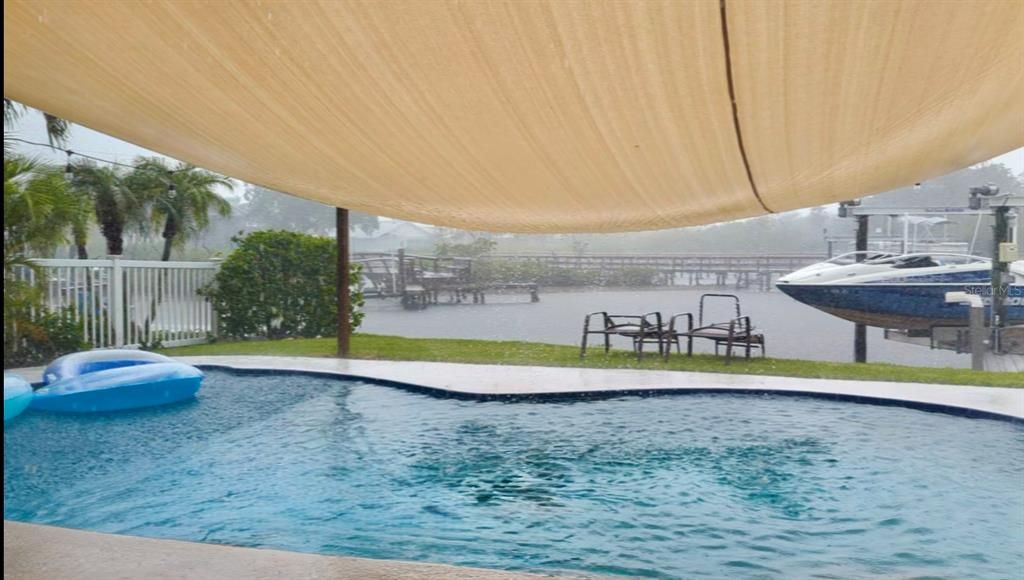Activo con contrato: $1,025,000 (4 camas, 4 baños, 2215 Pies cuadrados)