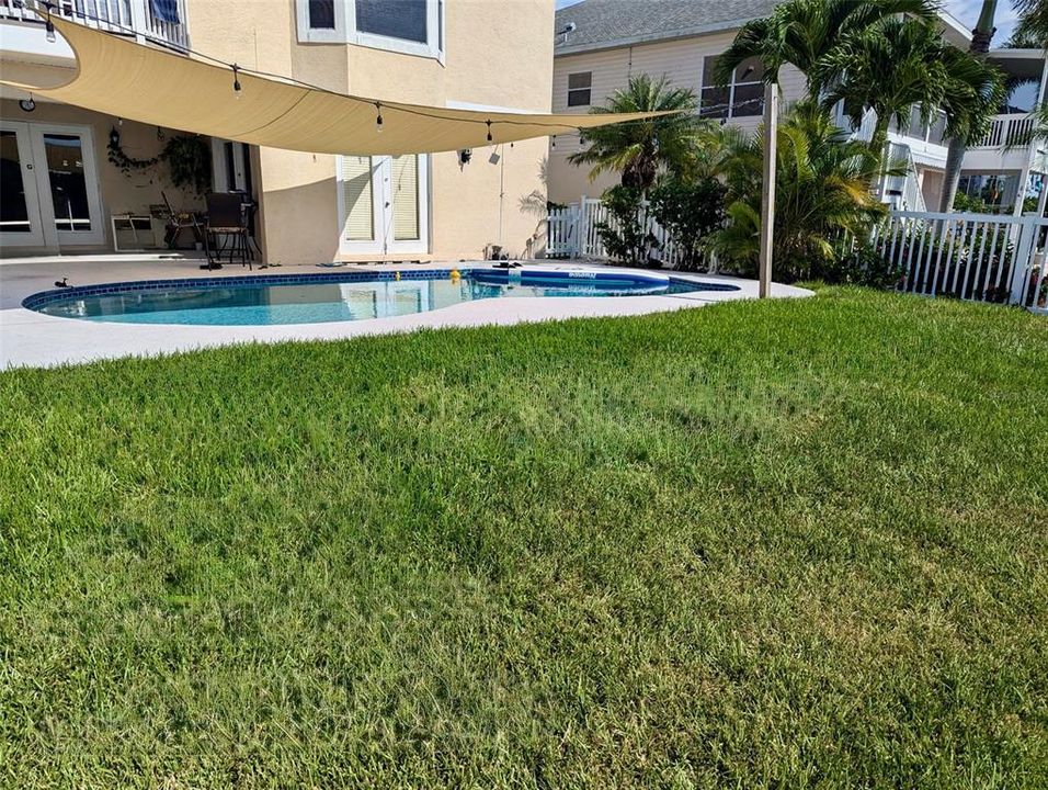 Activo con contrato: $1,025,000 (4 camas, 4 baños, 2215 Pies cuadrados)