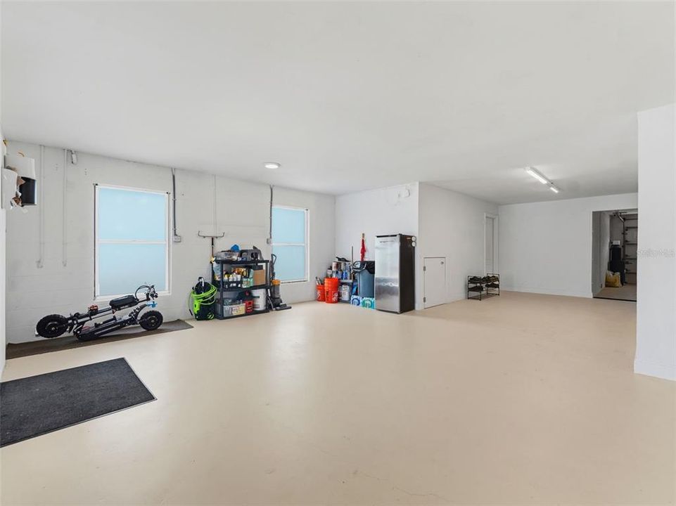 Activo con contrato: $1,025,000 (4 camas, 4 baños, 2215 Pies cuadrados)