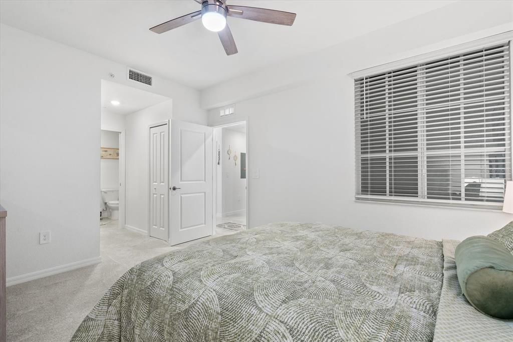 В аренду: $5,000 (2 спален, 2 ванн, 1149 Квадратных фут)