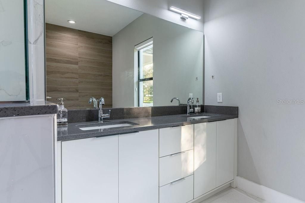 En Venta: $2,350,000 (5 camas, 5 baños, 4072 Pies cuadrados)