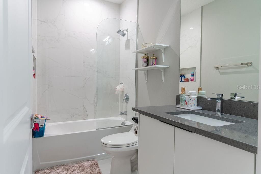 En Venta: $2,350,000 (5 camas, 5 baños, 4072 Pies cuadrados)
