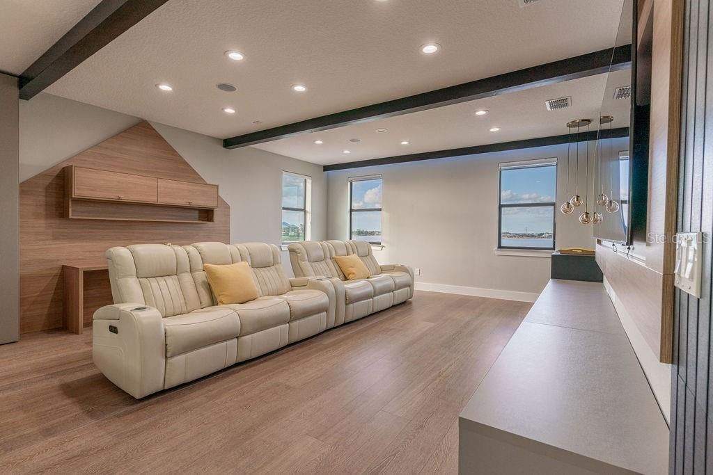 En Venta: $2,350,000 (5 camas, 5 baños, 4072 Pies cuadrados)