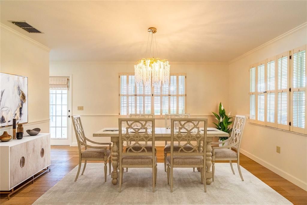 En Venta: $657,000 (5 camas, 2 baños, 3382 Pies cuadrados)
