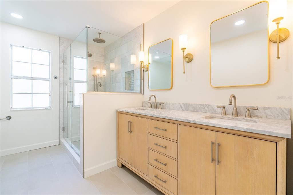 En Venta: $657,000 (5 camas, 2 baños, 3382 Pies cuadrados)