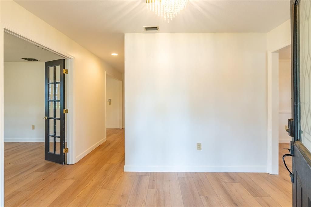 En Venta: $657,000 (5 camas, 2 baños, 3382 Pies cuadrados)