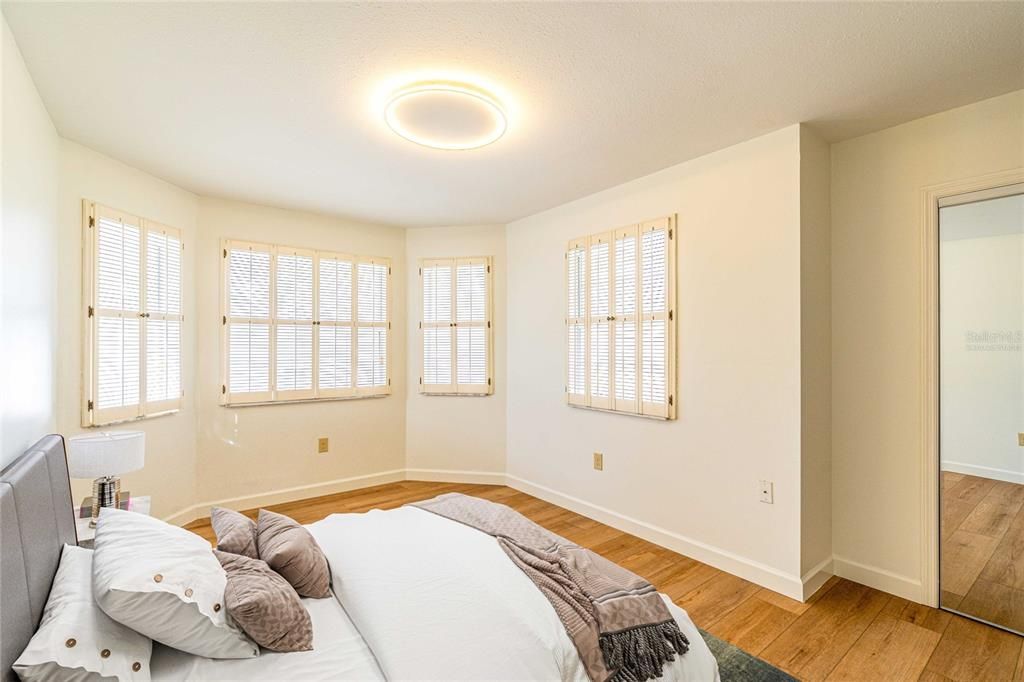 En Venta: $657,000 (5 camas, 2 baños, 3382 Pies cuadrados)