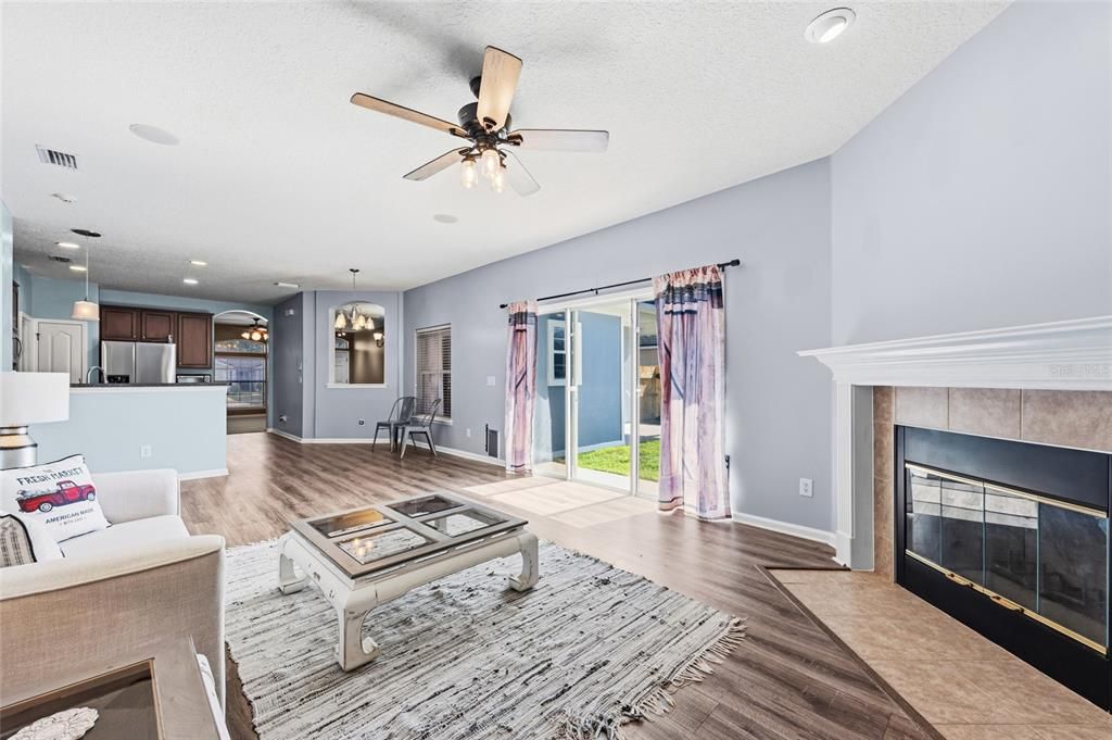 For Sale: $399,900 (4 beds, 3 baths, 2114 Square Feet)