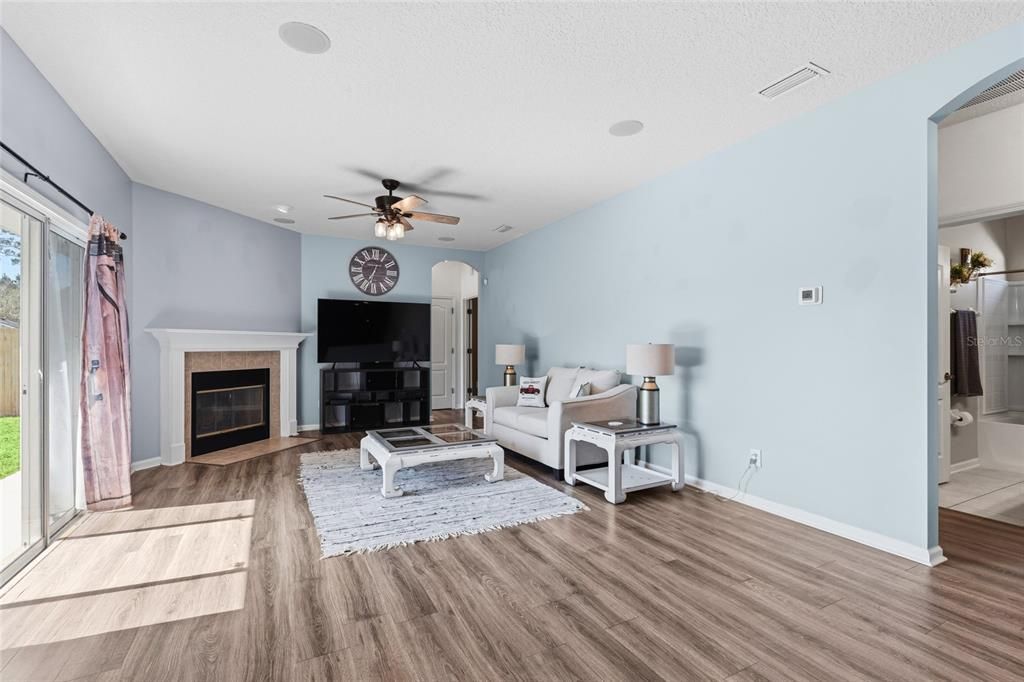 For Sale: $399,900 (4 beds, 3 baths, 2114 Square Feet)