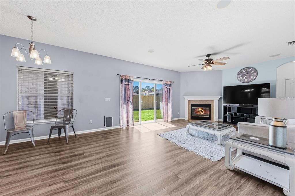 For Sale: $399,900 (4 beds, 3 baths, 2114 Square Feet)