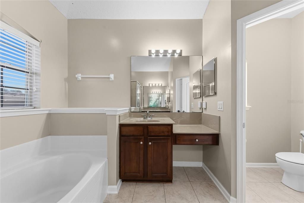 For Sale: $399,900 (4 beds, 3 baths, 2114 Square Feet)