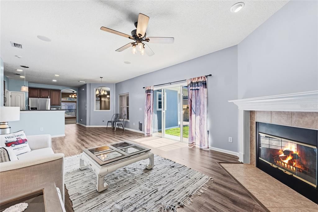 For Sale: $399,900 (4 beds, 3 baths, 2114 Square Feet)