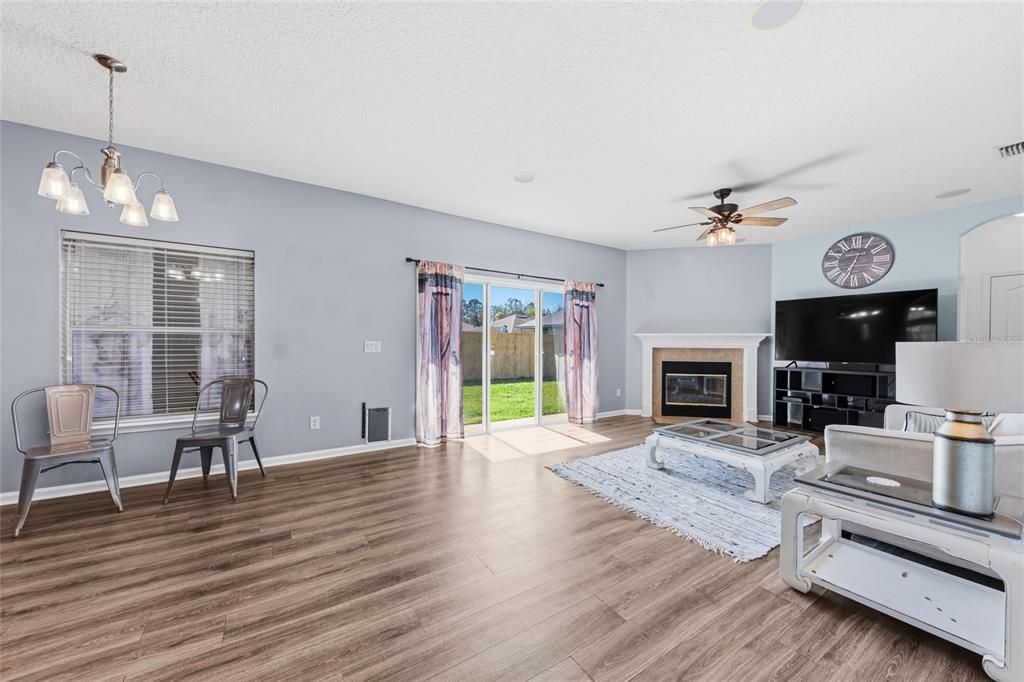 For Sale: $399,900 (4 beds, 3 baths, 2114 Square Feet)