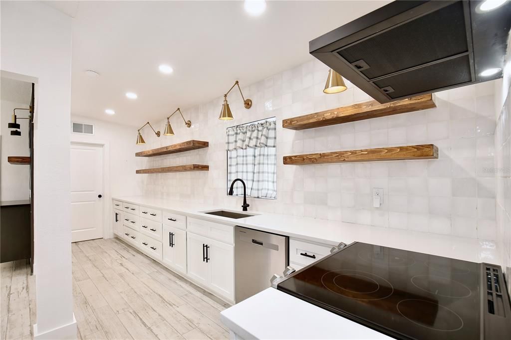 Active With Contract: $479,900 (4 beds, 2 baths, 1960 Square Feet)