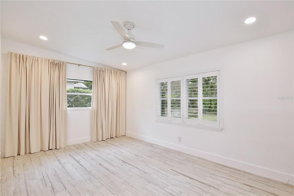 Active With Contract: $479,900 (4 beds, 2 baths, 1960 Square Feet)