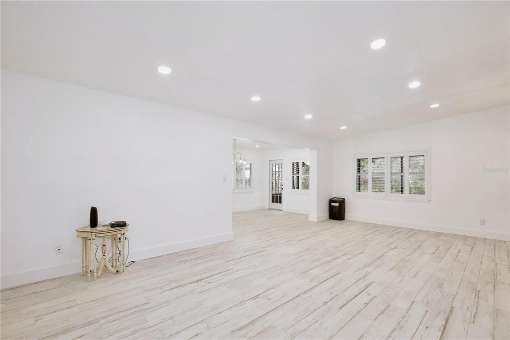 Active With Contract: $479,900 (4 beds, 2 baths, 1960 Square Feet)