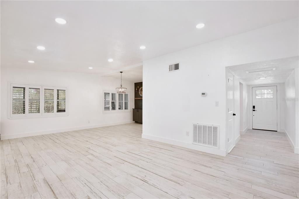 Active With Contract: $479,900 (4 beds, 2 baths, 1960 Square Feet)