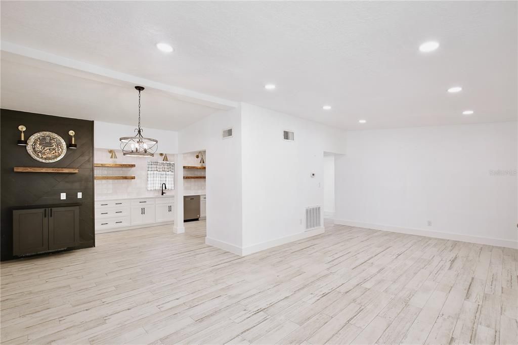 Active With Contract: $479,900 (4 beds, 2 baths, 1960 Square Feet)