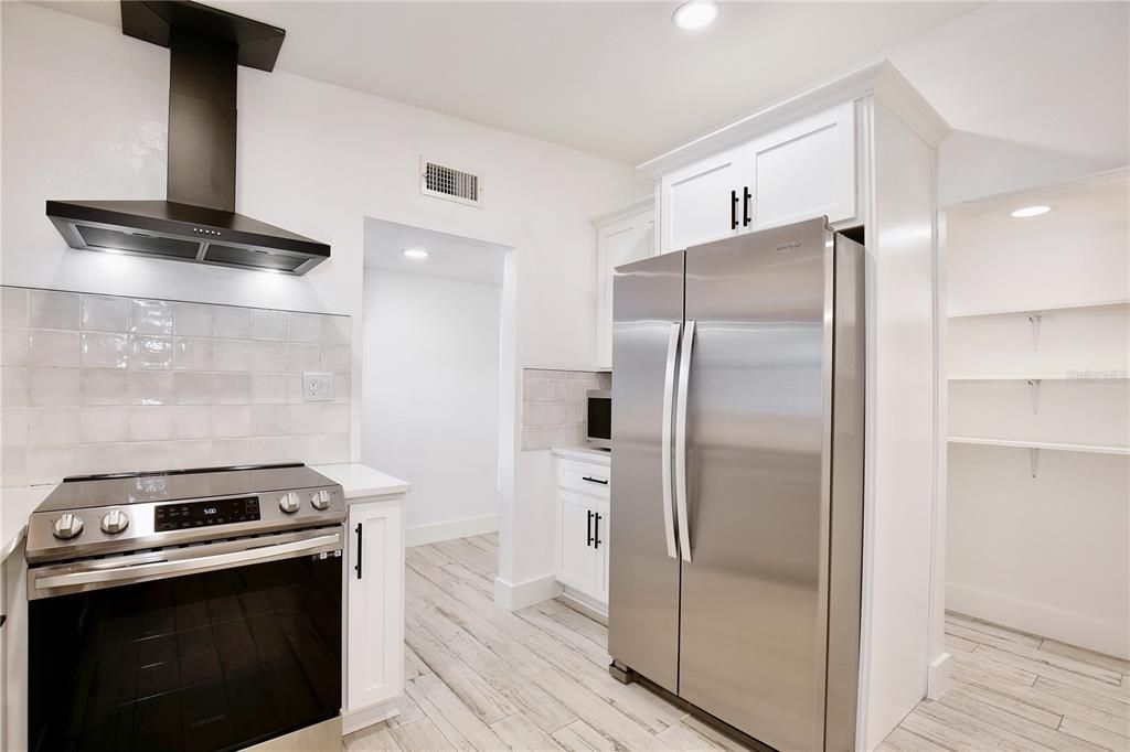 Active With Contract: $479,900 (4 beds, 2 baths, 1960 Square Feet)