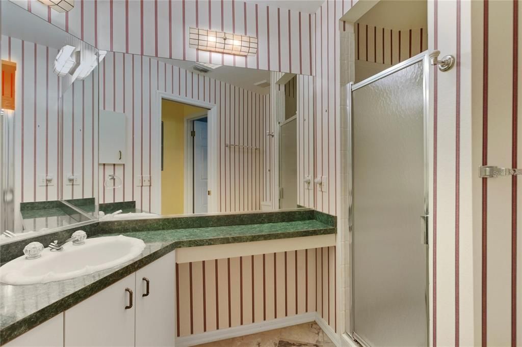 Activo con contrato: $1,750 (3 camas, 2 baños, 1547 Pies cuadrados)