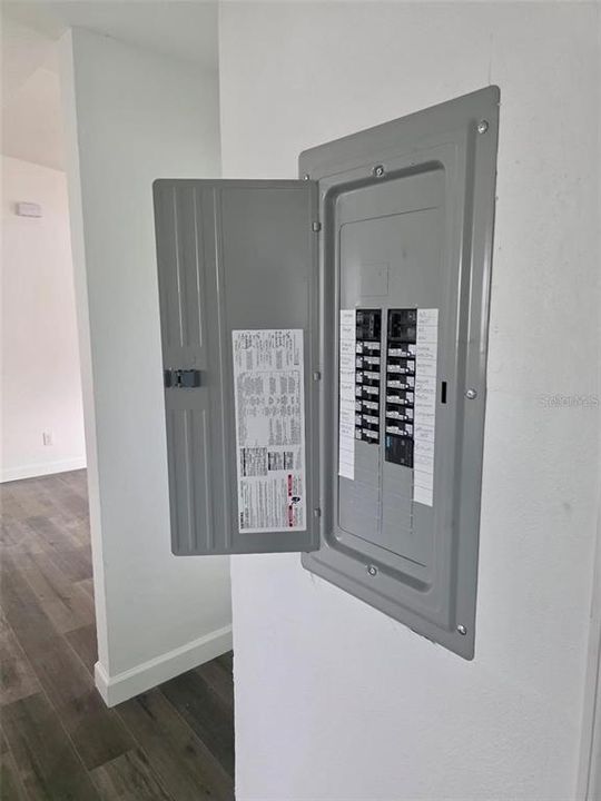 Под контрактом: $405,000 (3 спален, 2 ванн, 1300 Квадратных фут)