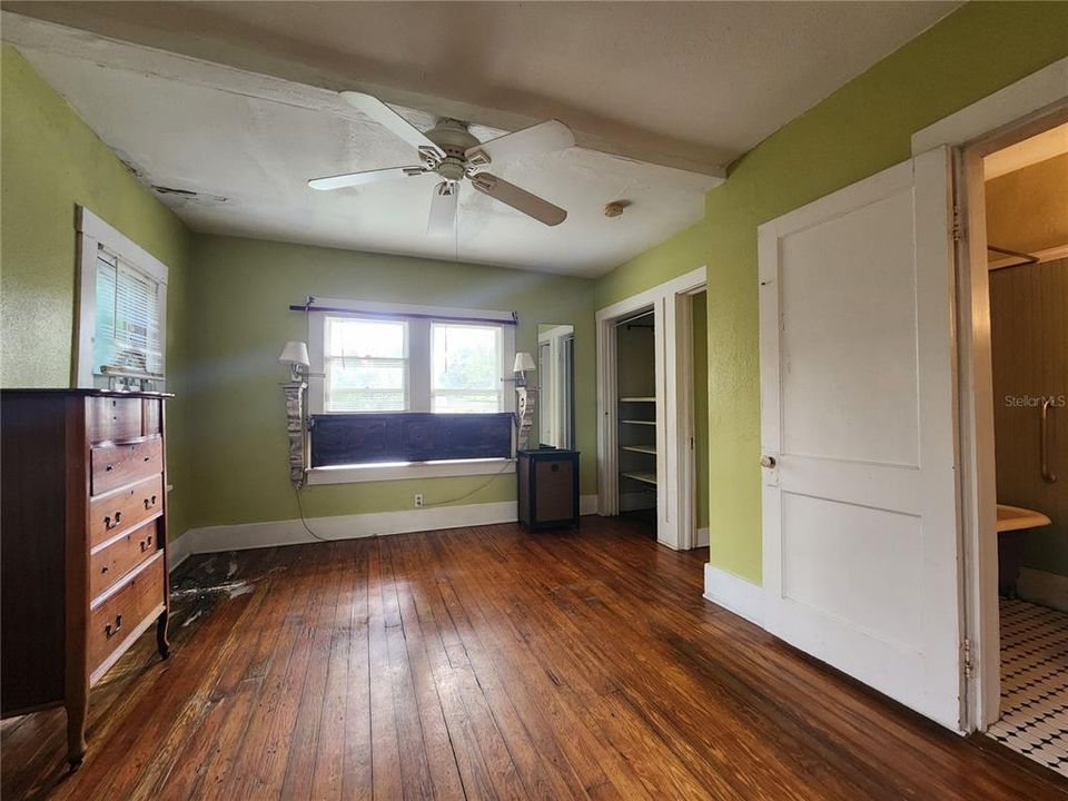 For Sale: $435,000 (4 beds, 0 baths, 2214 Square Feet)