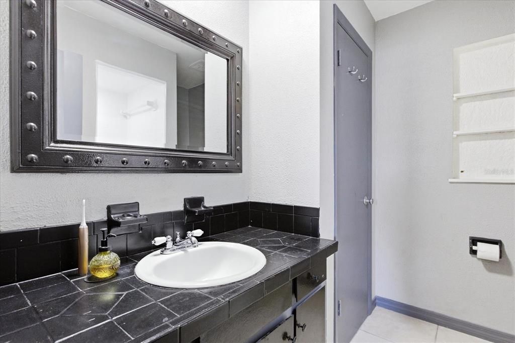 На продажу: $389,900 (3 спален, 2 ванн, 1821 Квадратных фут)