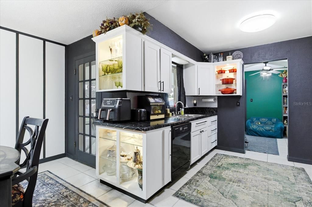 На продажу: $389,900 (3 спален, 2 ванн, 1821 Квадратных фут)