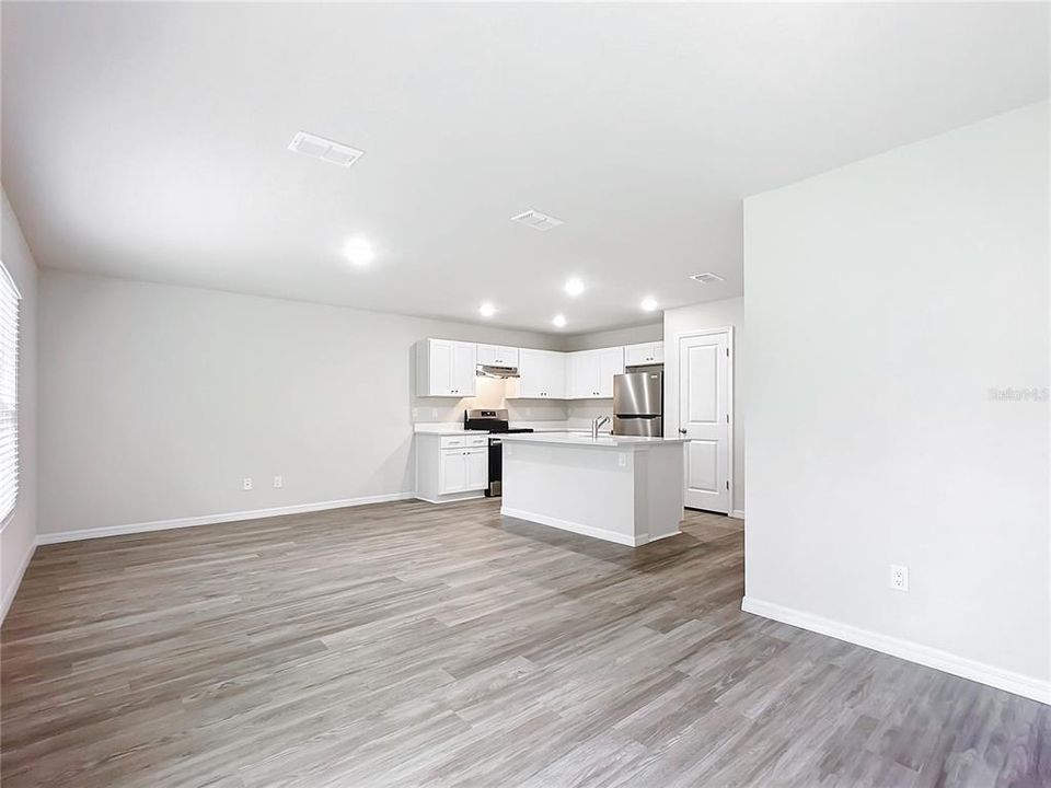 En Venta: $519,900 (6 camas, 0 baños, 2620 Pies cuadrados)