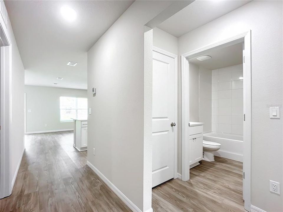 En Venta: $519,900 (6 camas, 0 baños, 2620 Pies cuadrados)