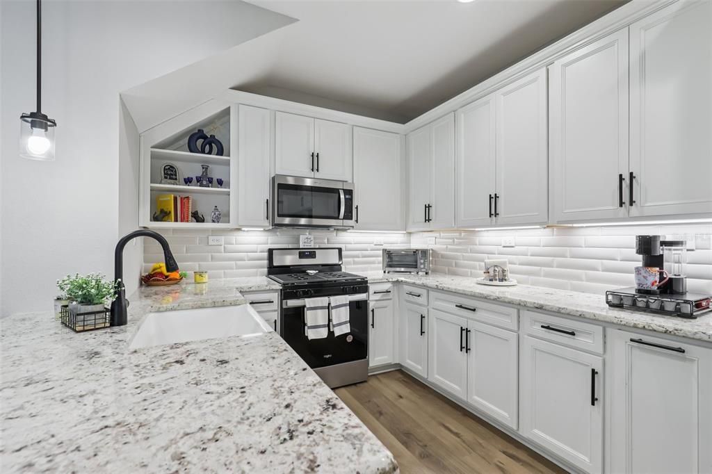 For Sale: $379,000 (3 beds, 2 baths, 1800 Square Feet)