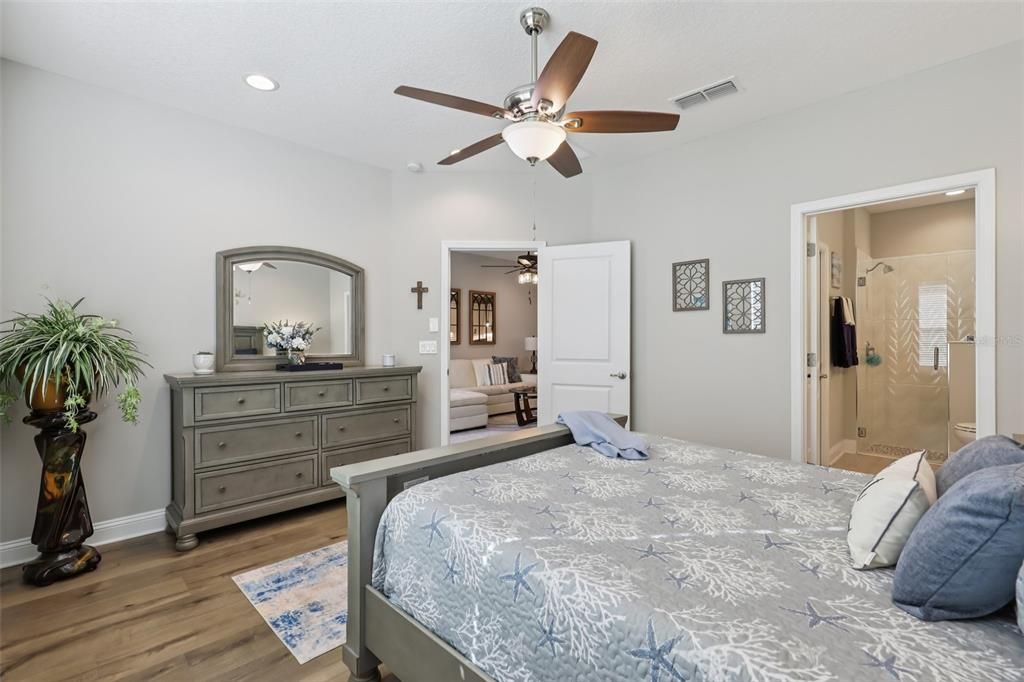 For Sale: $379,000 (3 beds, 2 baths, 1800 Square Feet)