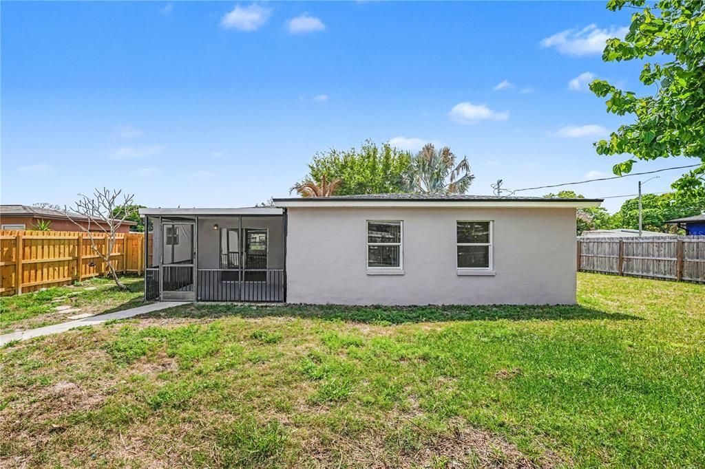 En Venta: $285,000 (4 camas, 2 baños, 1156 Pies cuadrados)