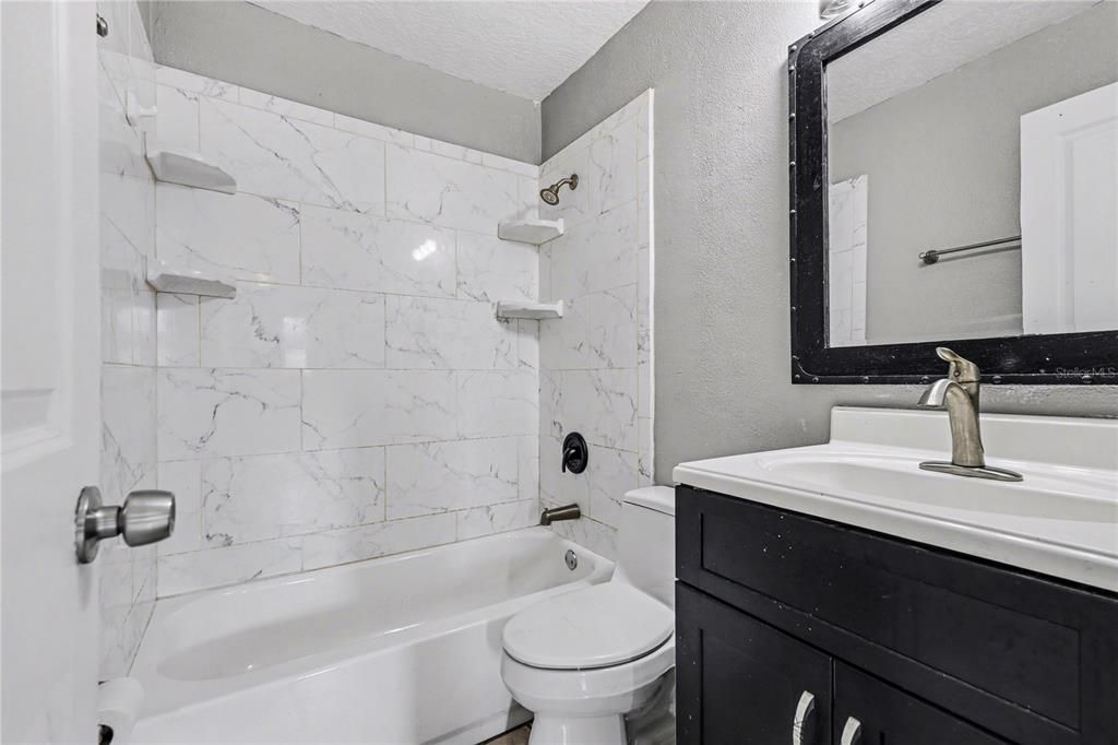 En Venta: $285,000 (4 camas, 2 baños, 1156 Pies cuadrados)