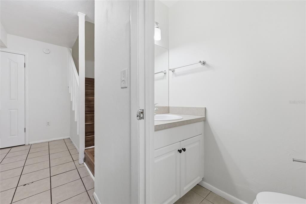 На продажу: $174,900 (4 спален, 2 ванн, 1638 Квадратных фут)