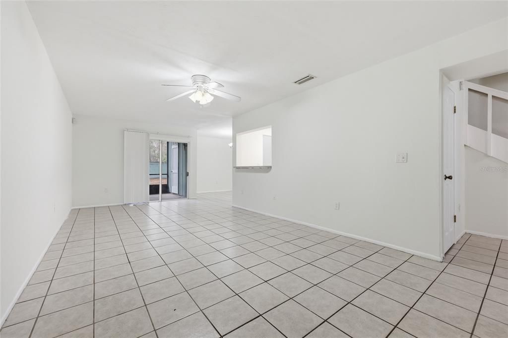 На продажу: $174,900 (4 спален, 2 ванн, 1638 Квадратных фут)