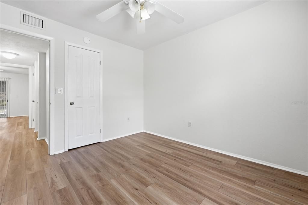 На продажу: $174,900 (4 спален, 2 ванн, 1638 Квадратных фут)