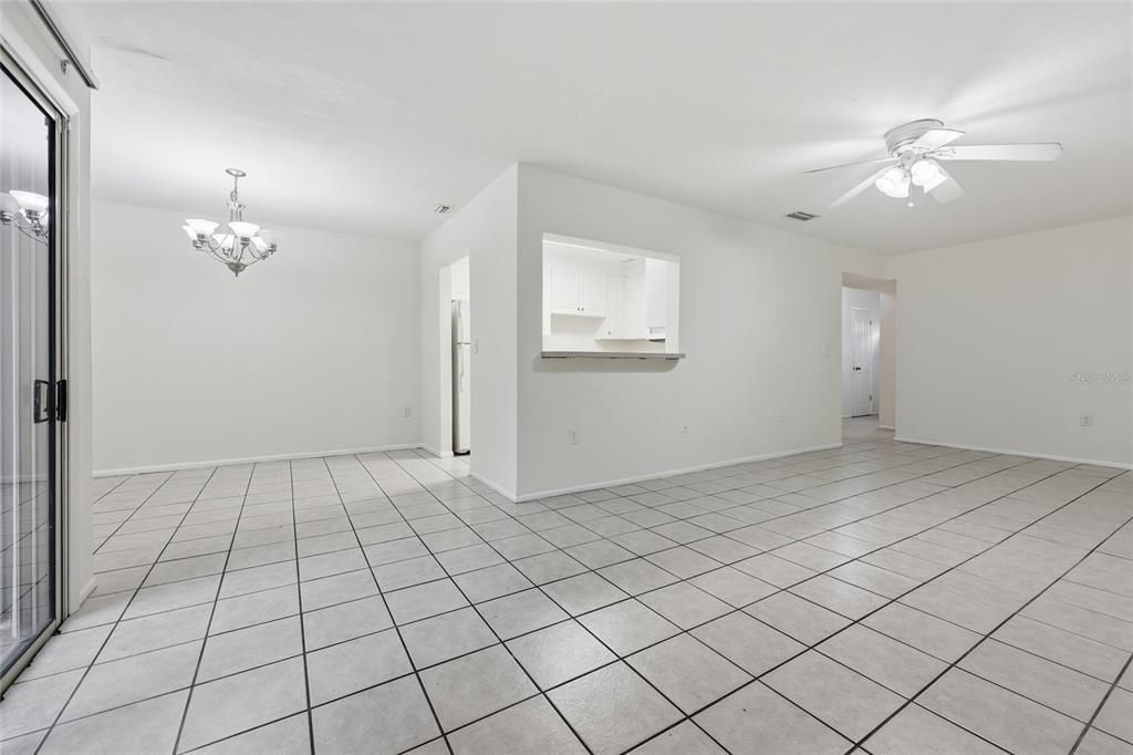 На продажу: $174,900 (4 спален, 2 ванн, 1638 Квадратных фут)