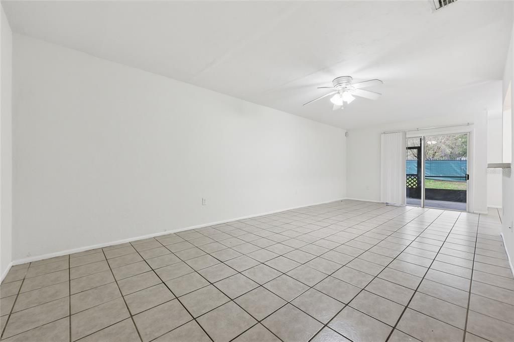 На продажу: $174,900 (4 спален, 2 ванн, 1638 Квадратных фут)