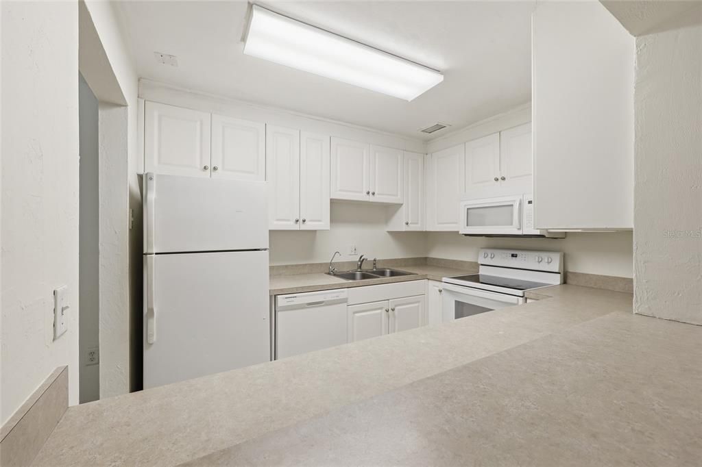 На продажу: $174,900 (4 спален, 2 ванн, 1638 Квадратных фут)