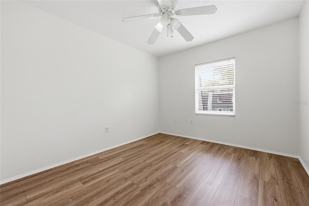 На продажу: $174,900 (4 спален, 2 ванн, 1638 Квадратных фут)