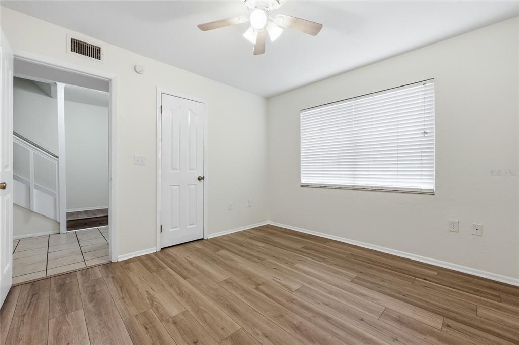 На продажу: $174,900 (4 спален, 2 ванн, 1638 Квадратных фут)