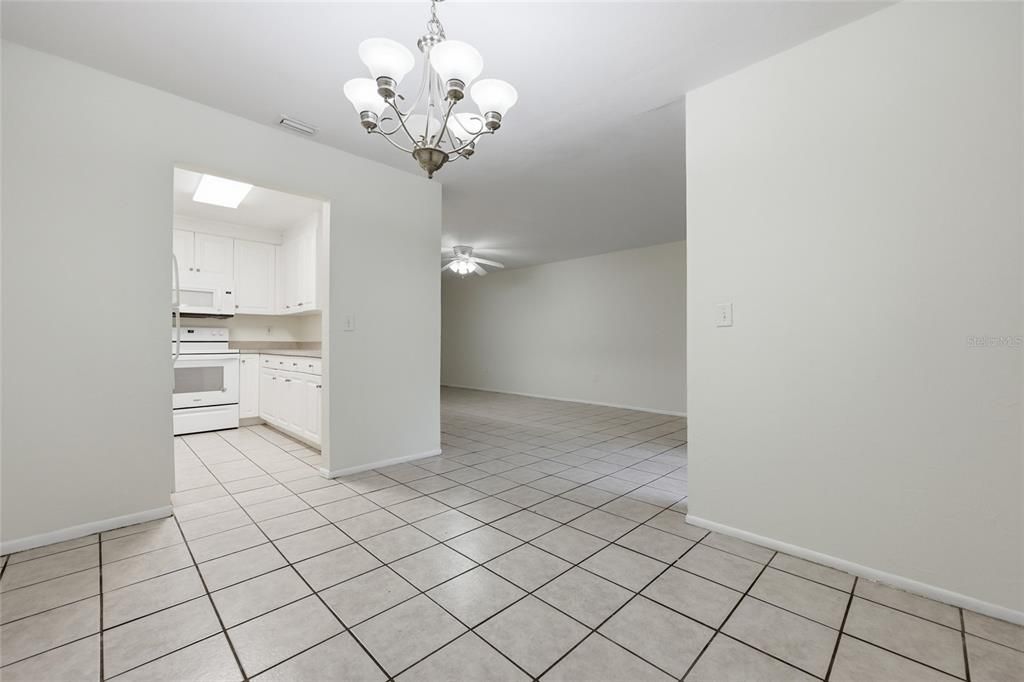 На продажу: $174,900 (4 спален, 2 ванн, 1638 Квадратных фут)