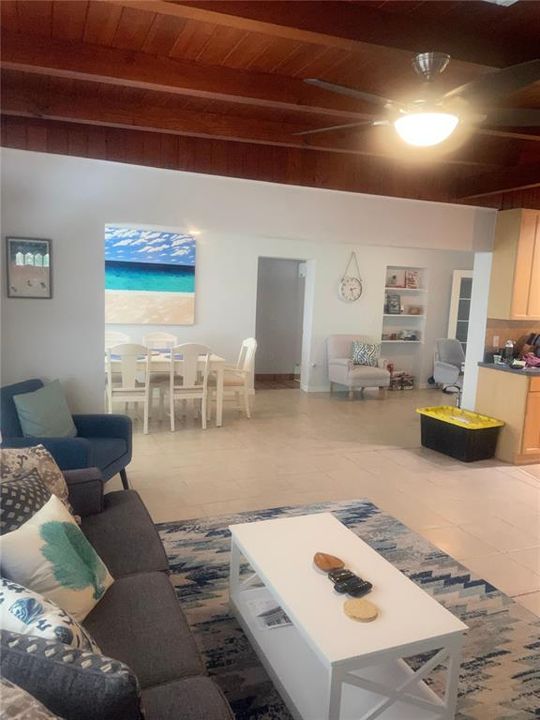 В аренду: $1,950 (2 спален, 2 ванн, 1584 Квадратных фут)