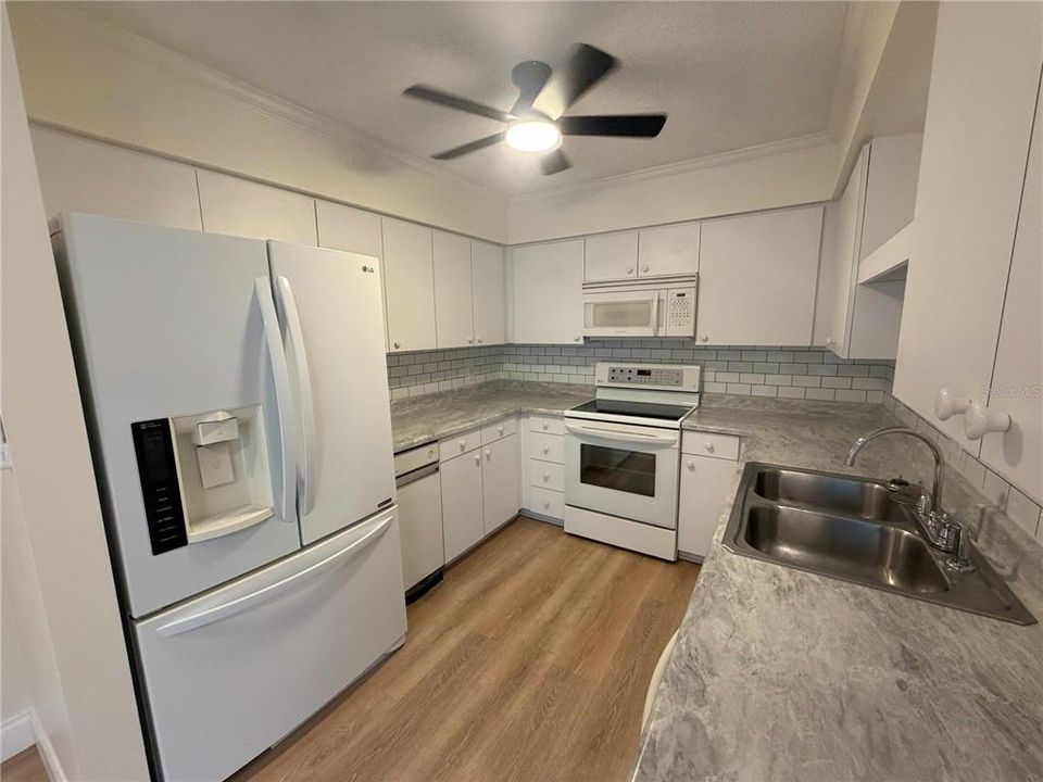 В аренду: $2,095 (3 спален, 2 ванн, 2049 Квадратных фут)